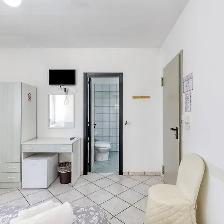 Pensión Almaredamarra A 50 M Dalla Sabbiosa E 200 M Dal Centro Torre San Giovanni