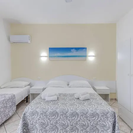 Almaredamarra A 50 M Dalla Sabbiosa E 200 M Dal Centro 3* Torre San Giovanni