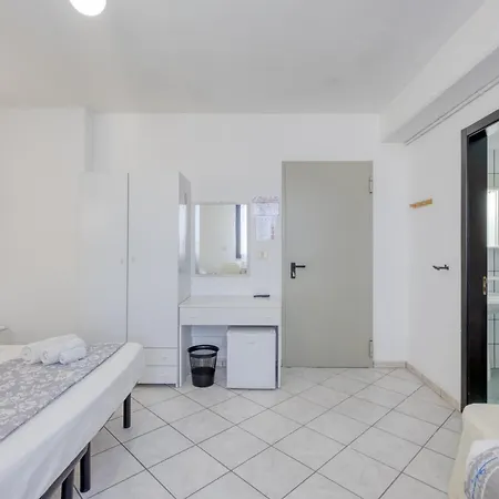 Almaredamarra A 50 M Dalla Sabbiosa E 200 M Dal Centro 招待所