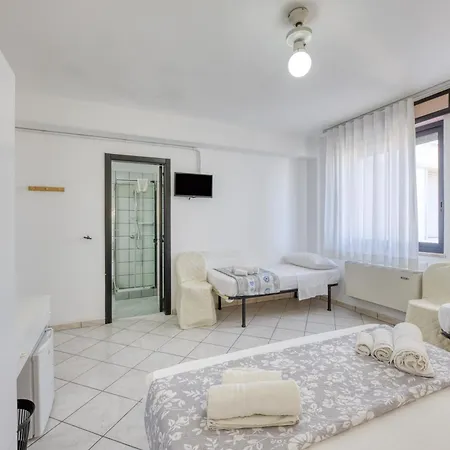 Almaredamarra A 50 M Dalla Sabbiosa E 200 M Dal Centro Gæstehus