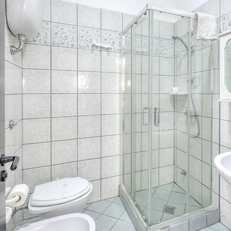 Almaredamarra A 50 M Dalla Sabbiosa E 200 M Dal Centro