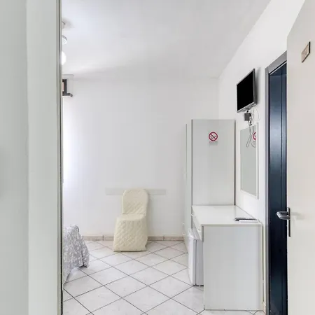 Almaredamarra A 50 M Dalla Sabbiosa E 200 M Dal Centro Guest house 3*