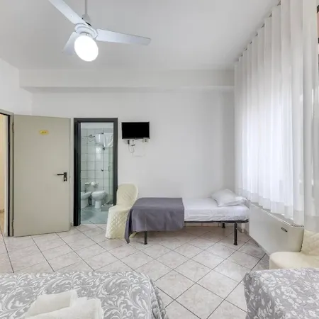 Almaredamarra A 50 M Dalla Sabbiosa E 200 M Dal Centro Guest house 3*