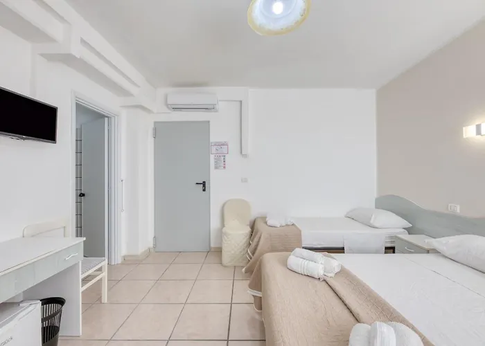 Almaredamarra A 50 M Dalla Sabbiosa E 200 M Dal Centro Gæstehus Torre San Giovanni Ugento