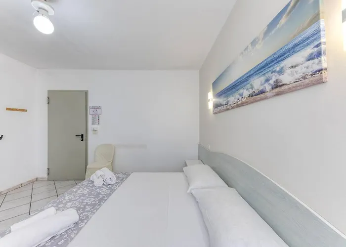 Almaredamarra A 50 M Dalla Sabbiosa E 200 M Dal Centro