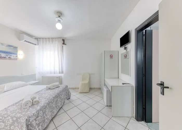 Almaredamarra A 50 M Dalla Sabbiosa E 200 M Dal Centro Gæstehus Torre San Giovanni Ugento